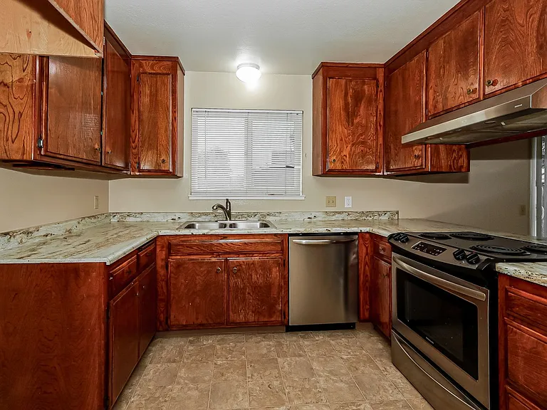 517 Debbie Dr — Photo 6