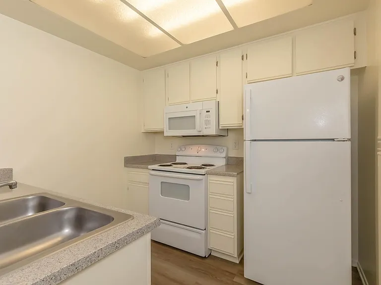 Westridge Apartment Homes — Photo 20