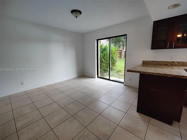 181 Wimbledon Lake Dr — Photo 5