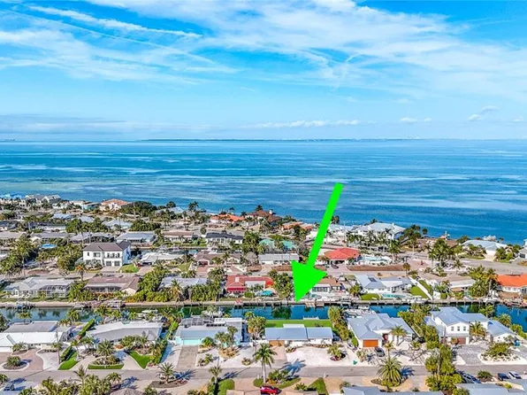 607 Emerald Ln, Holmes Beach, FL 34217