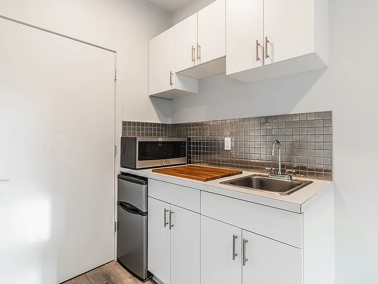 Welcome to 1806 23rd Ave Contemporary building — Photo 25