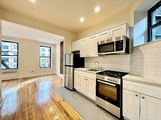2nd image of 326 E 34th St #B1f
