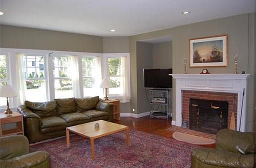 3rd image of 158 Essex St