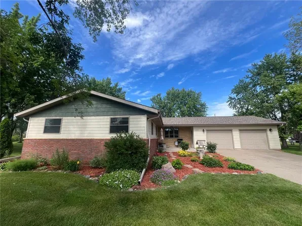 2137 Morningside Ct NE, Saint Cloud, MN 56304