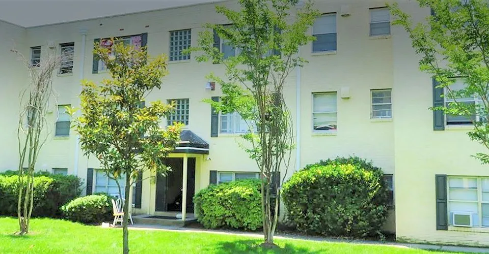 Summit Hall Apartments, LLC