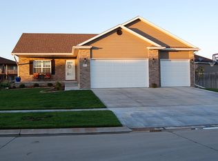 9544 Eastview Rd, Lincoln, NE 68505