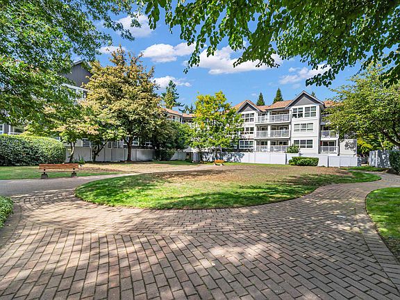 4th image of 9650 148th St #202