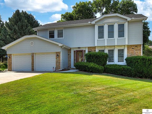 2nd image of 1711 S 153rd Avenue Cir
