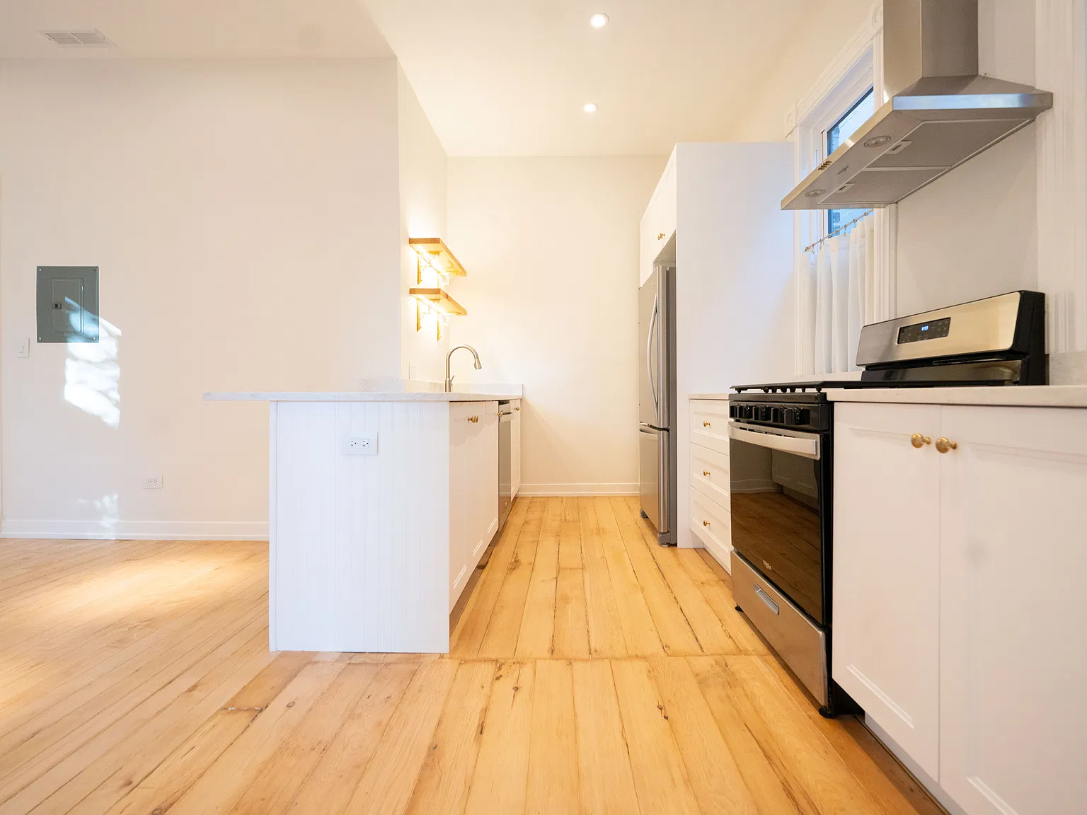1 bed, 700 sqft, $2,600 — Photo 3