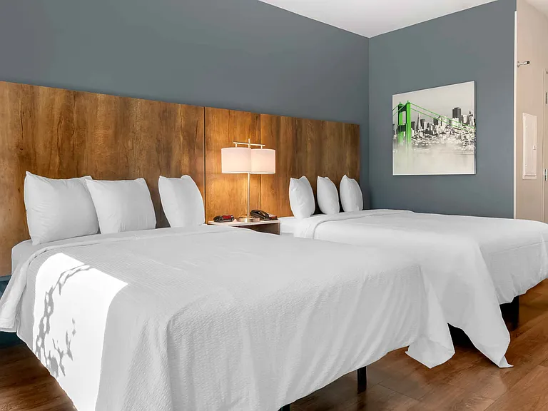Deluxe Studio - 2 Queen Beds