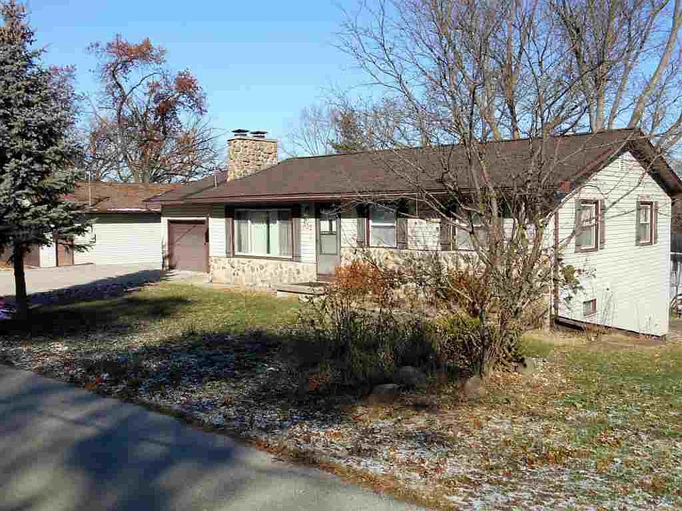 1st image of 135 4th St