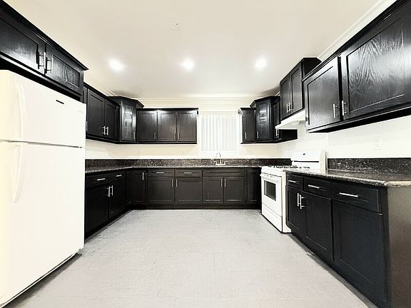 5th image of 114 W 50th St
