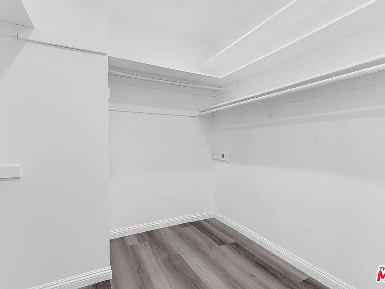 1727 S Bentley Ave #209 — Photo 32