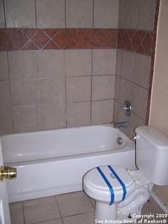 2nd image of 1507 Saenz