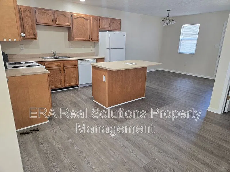 3 bed, 1.5 bath, $1,225 — Photo 2