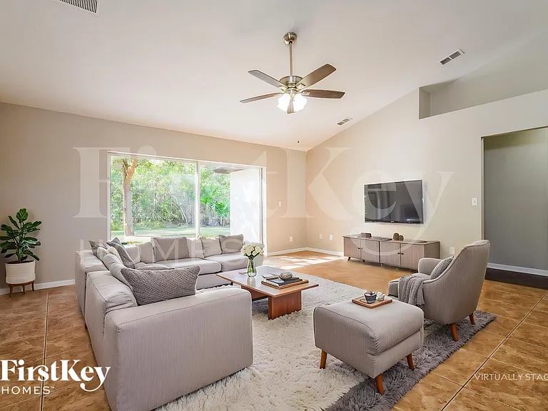 649 Rosaro Ct — Photo 4
