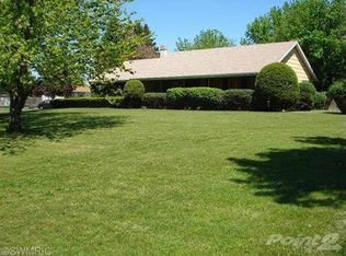 720 Royal Crest Dr, Saint Joseph, MI 49085