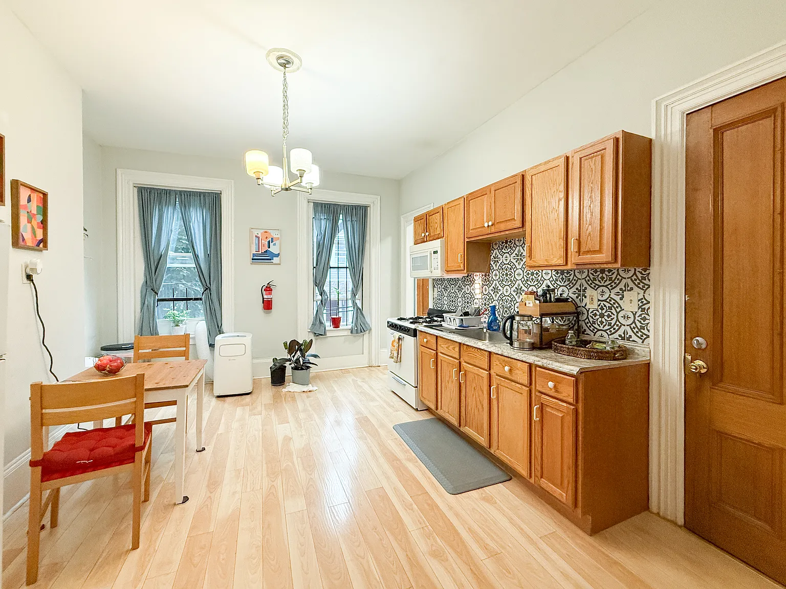94 Mount Pleasant Ave — Photo 2