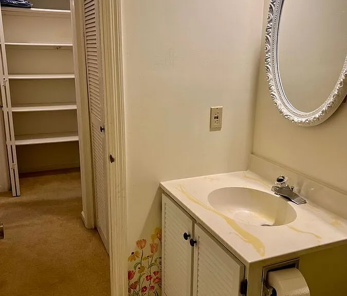 1759C Haywood Rd — Photo 7
