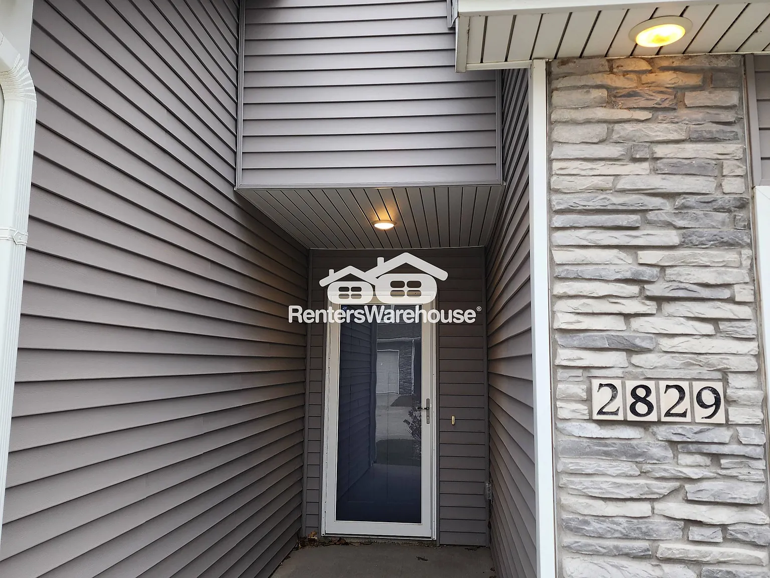 3 Bedroom Townhome with 2 Car Garage — Photo 2