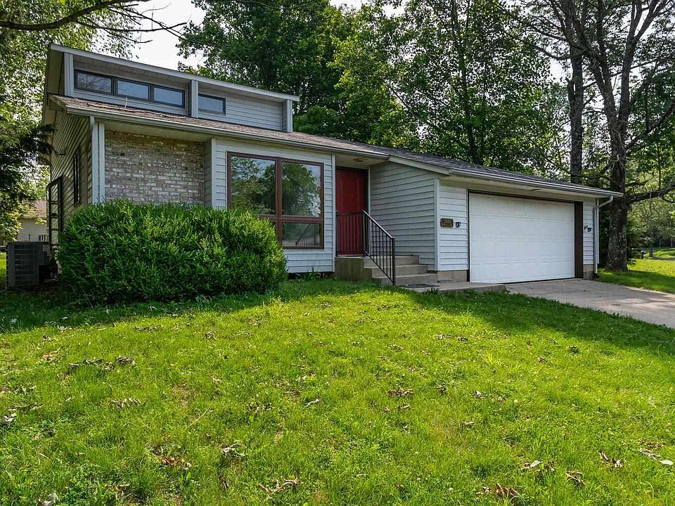 1st image of 3920 W Woodhaven Dr
