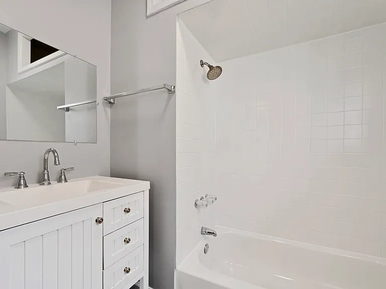 2219 W 18th Pl #2R — Photo 6
