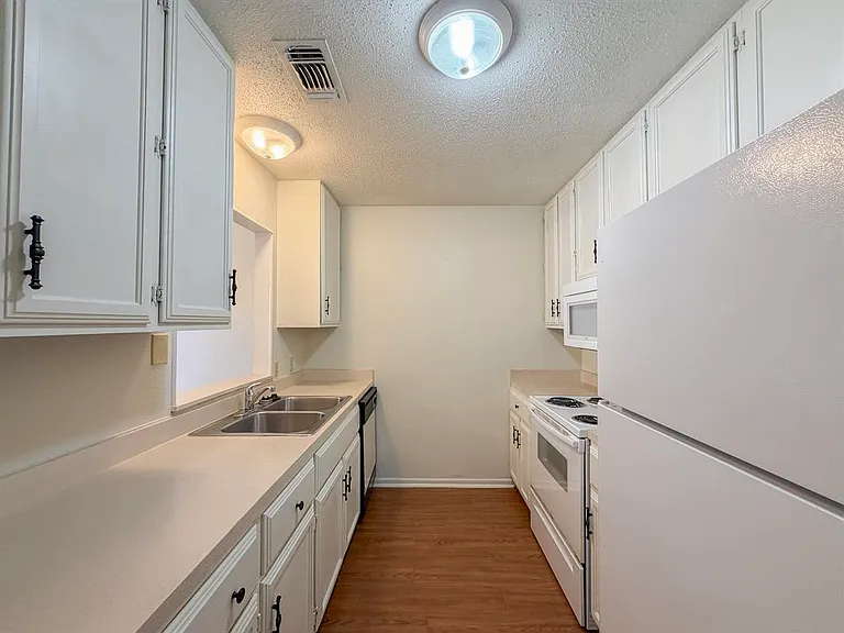 3705 Ivanhoe Dr — Photo 5