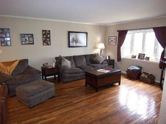 3rd image of 12 Mitchel Ct
