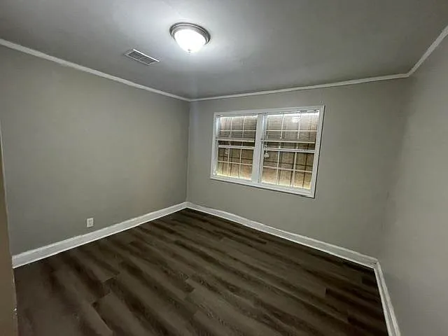 908 Baltic St — Photo 7