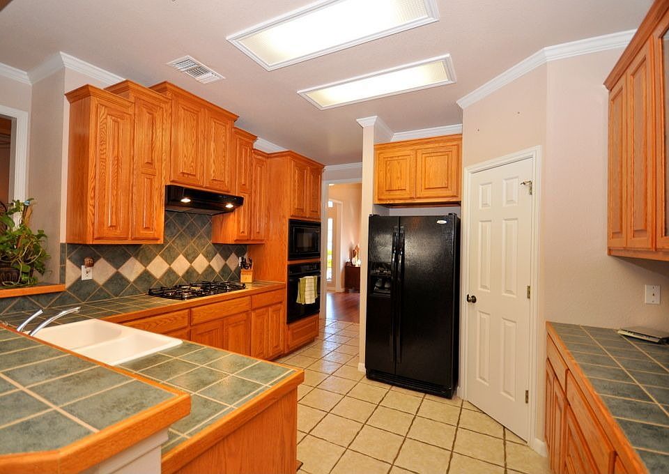 1st image of 305 Elmwood Dr