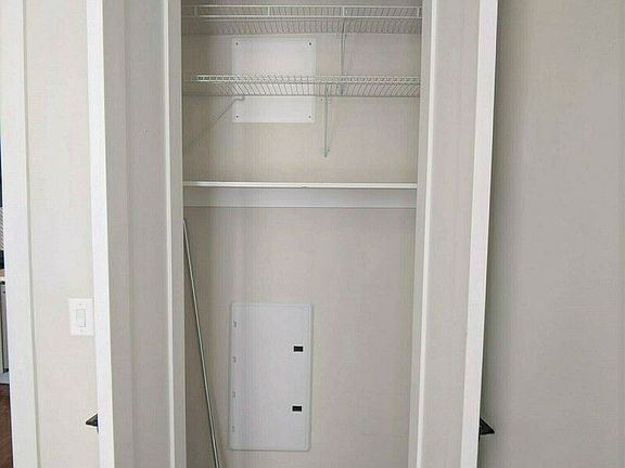 4th image of 115 Seigel St #2C