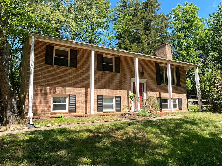 2409 Wakefield Rd — Photo 3