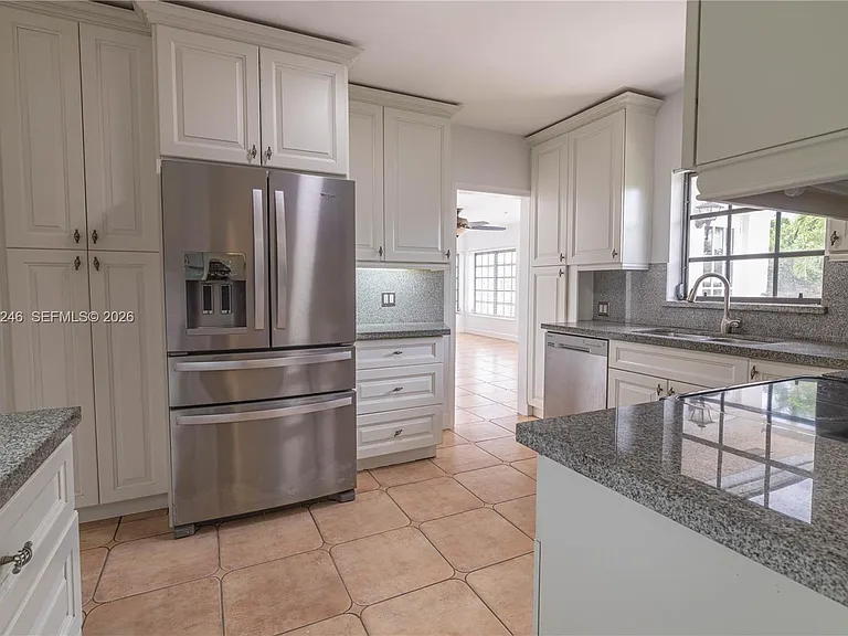 740 Jeronimo Dr — Photo 16