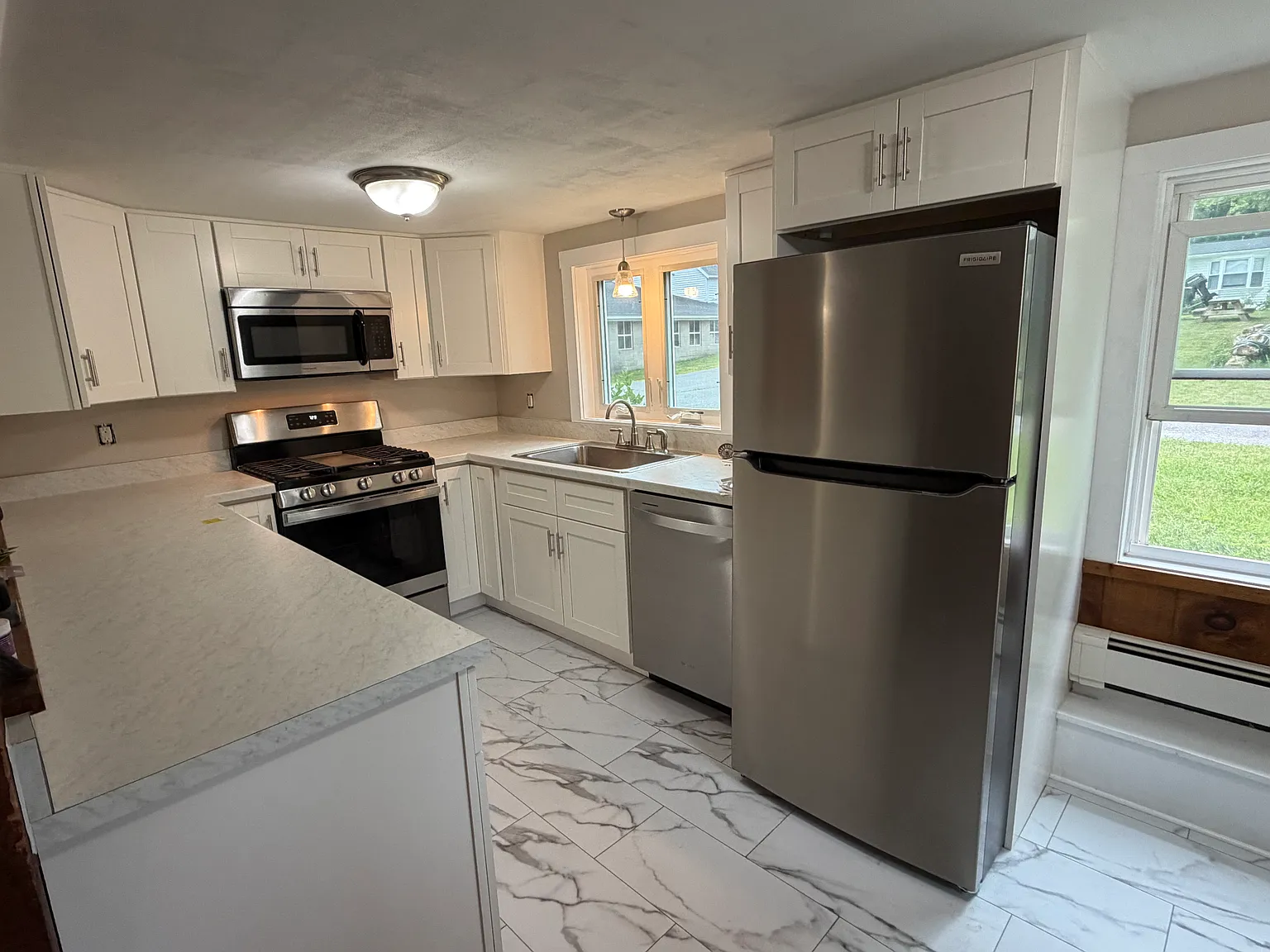 2 bed, 1656 sqft, $3,000 — Photo 2
