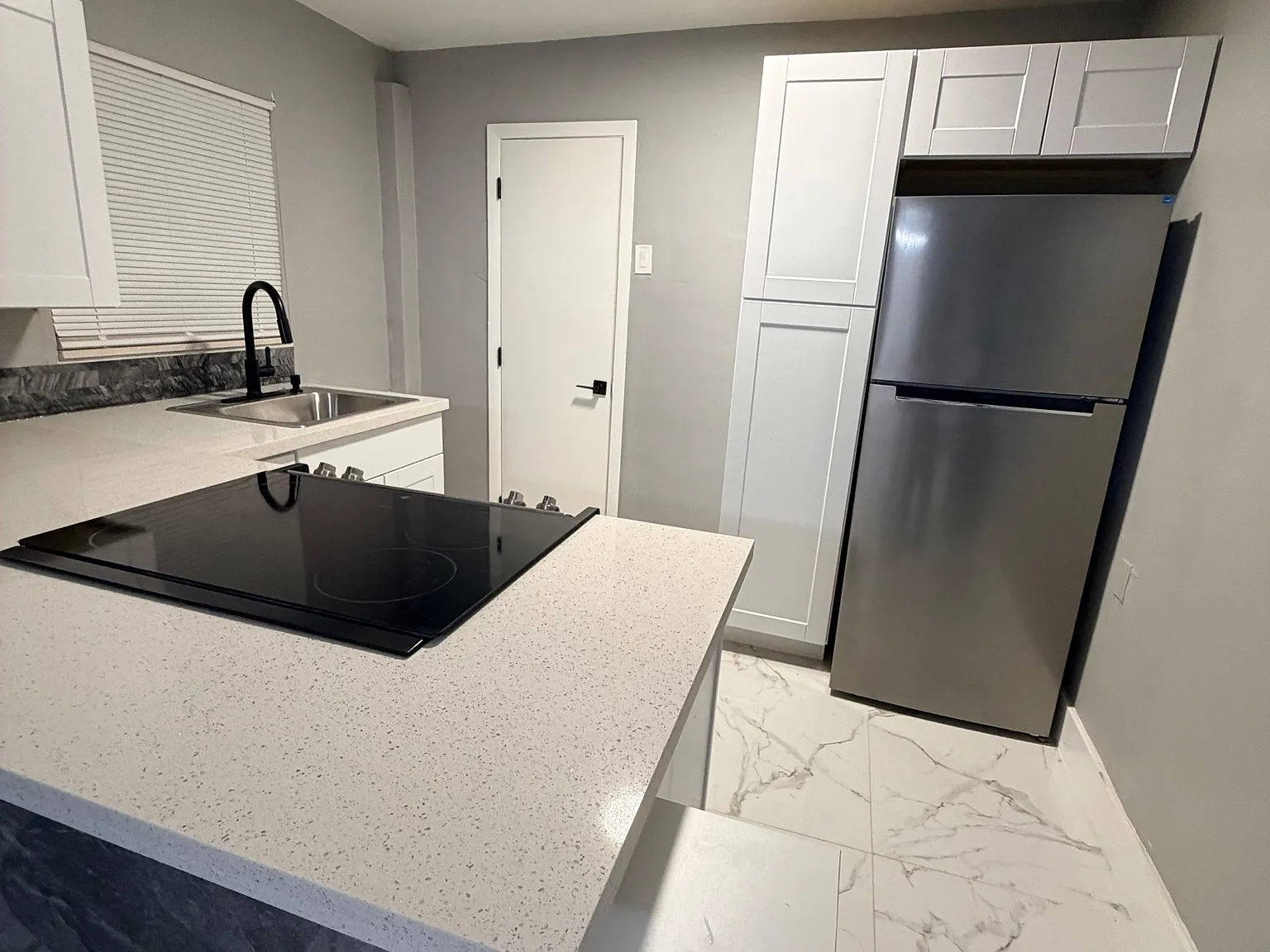 1 bed, 1.0 bath, 400 sqft, $1,897 — Photo 3