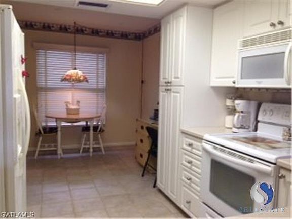 5th image of 922 SW 48th Ter
