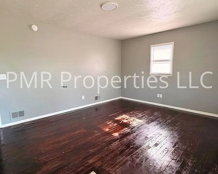2115 Avenue M — Photo 4