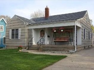 683 Oakland Ave, Elgin, IL 60120