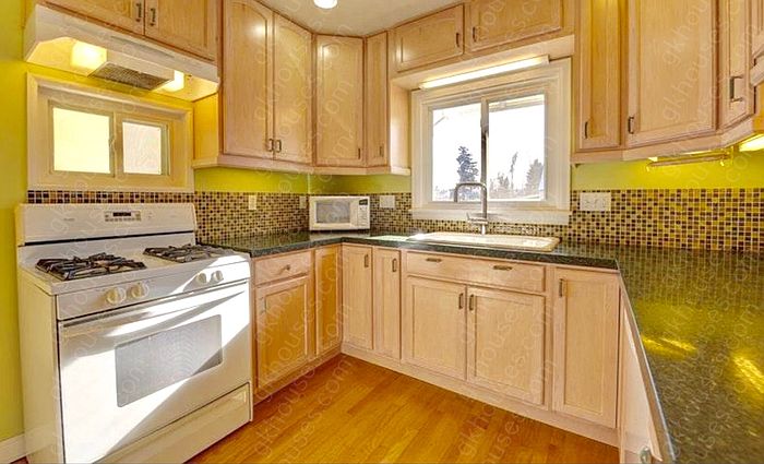1st image of 907 Forest Ave