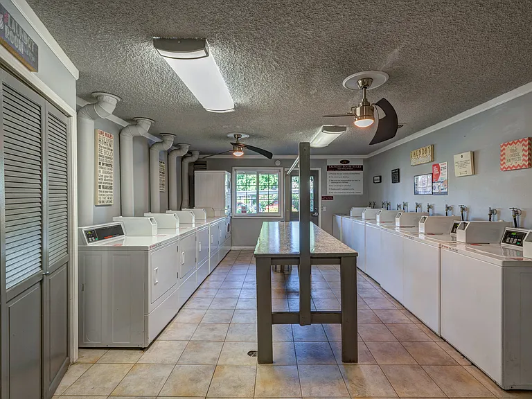 Redding Hilltop Apartments — Photo 9