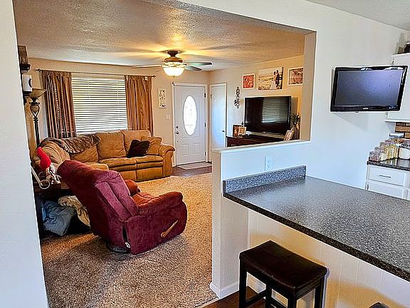 Living room/kitchen