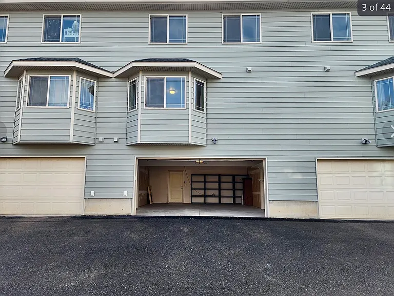 524 E Broadway St — Photo 18