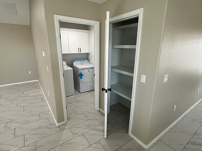 910 W Jaffa St — Photo 15