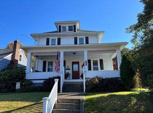 741 5th St, New Martinsville, WV 26155
