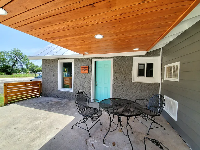 1327 Quintana Rd #3 — Photo 3