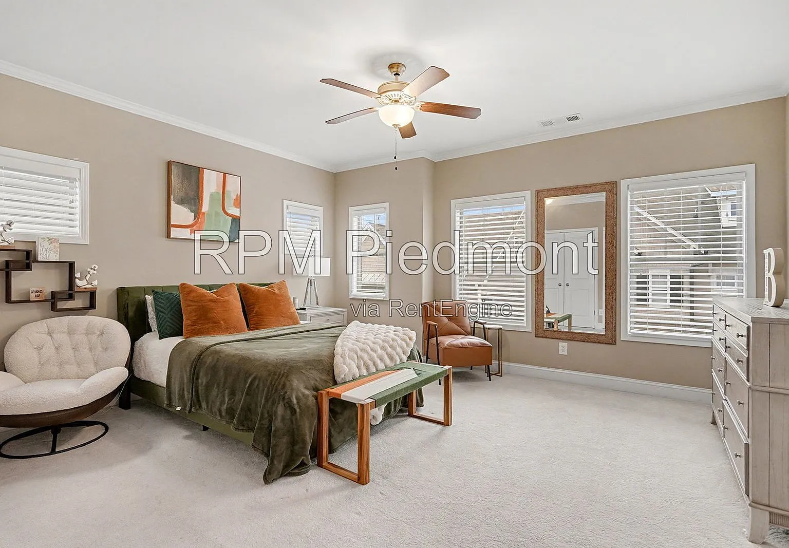 3 bed, 2.5 bath, 2005 sqft, $3,000 — Photo 4