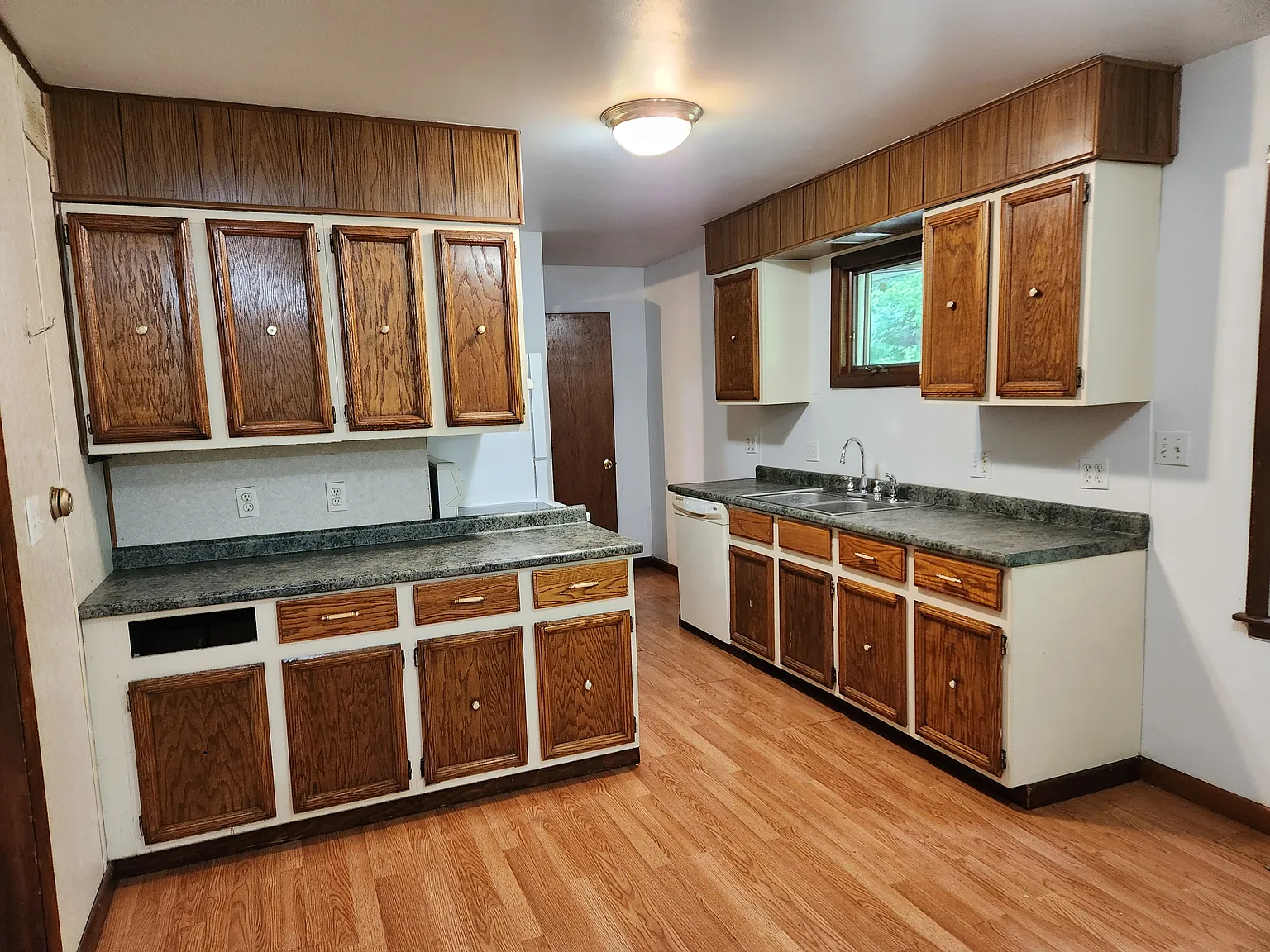 3 bed, 1200 sqft, $1,500 — Photo 2