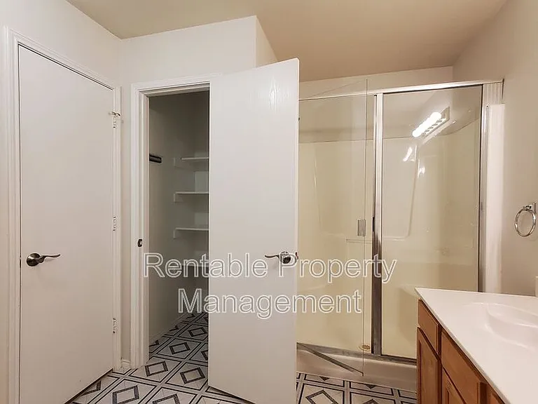 1000 Eden St — Photo 12