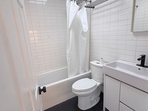 4th image of 2721 3rd St #5