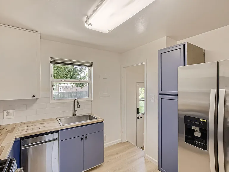 11303 Corona Dr — Photo 9